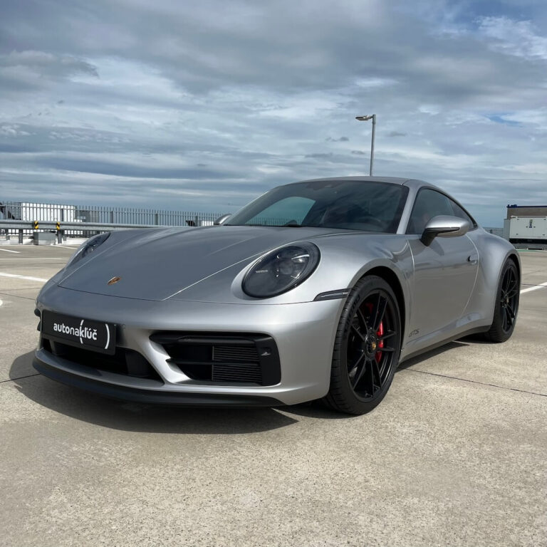 PORSCHE 911 CARRERA 4 GTS